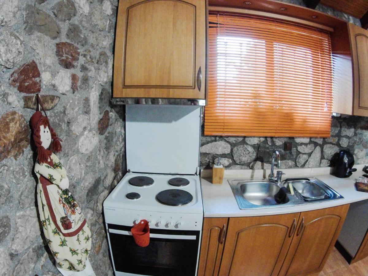 Patras Stonehouse With Large Yard - Πέτρινο Σπίτι Με Αυλή Vila Paralia  Exterior foto