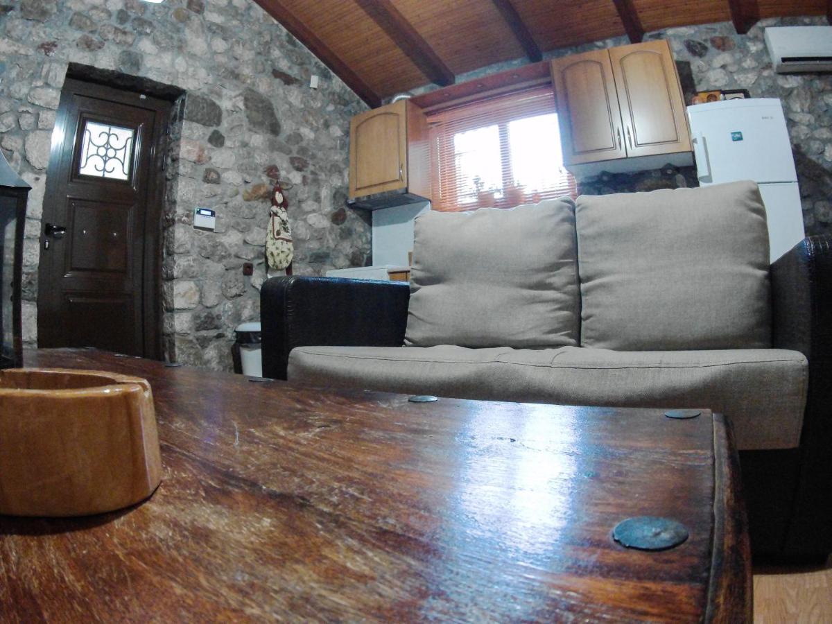 Patras Stonehouse With Large Yard - Πέτρινο Σπίτι Με Αυλή Vila Paralia  Exterior foto