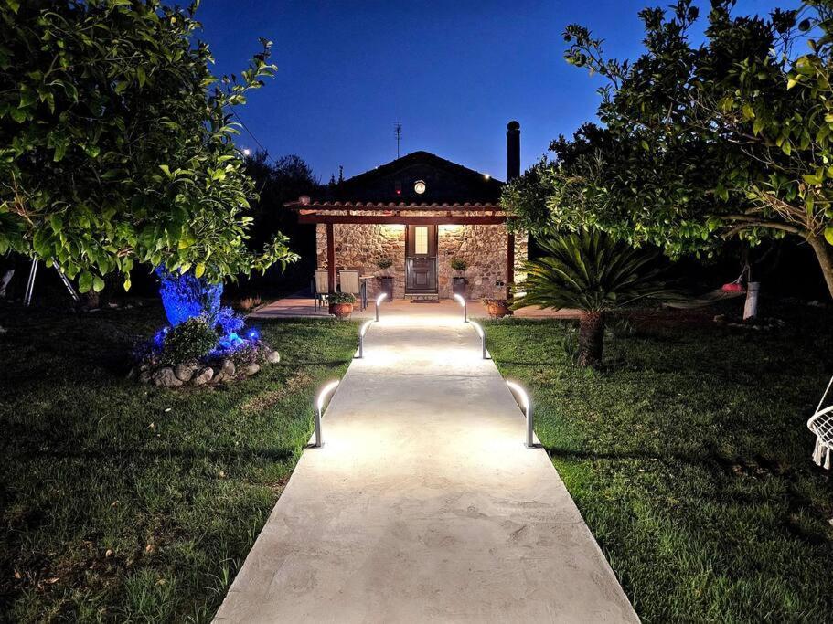 Patras Stonehouse With Large Yard - Πέτρινο Σπίτι Με Αυλή Vila Paralia  Exterior foto
