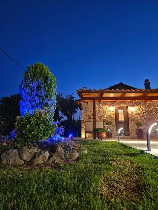 Patras Stonehouse With Large Yard - Πέτρινο Σπίτι Με Αυλή Vila Paralia  Exterior foto
